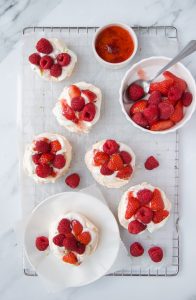 pavlova rood fruit